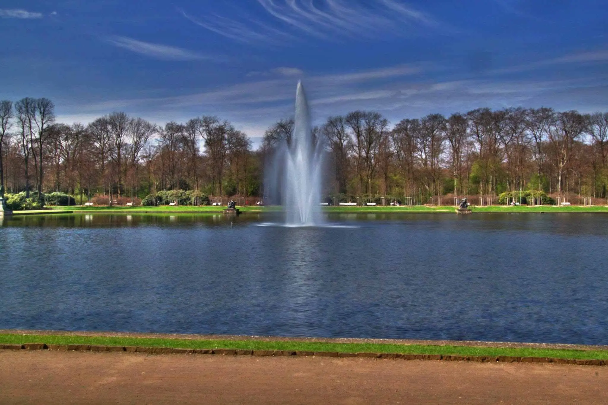 Springbrunnen im Hollersee am Parkhotel in Bremen Schwachhausen