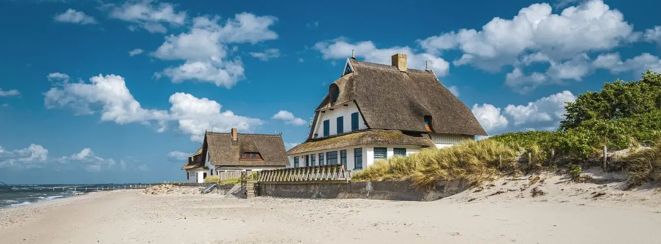 Reetdachhaus an der Küste