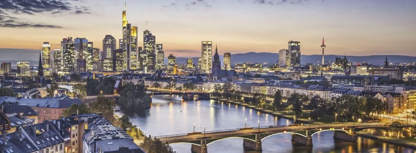 Frankfurt Skyline bei Nacht