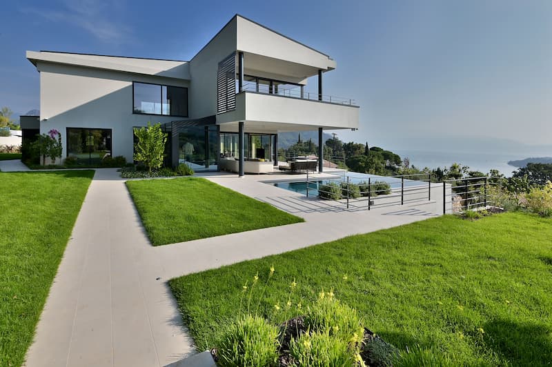 Villa mit Pool und Garten