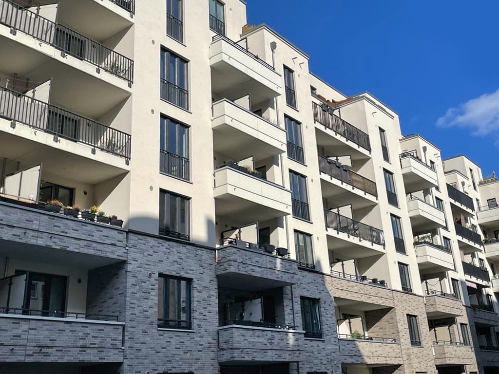VON POLL IMMOBILIEN – Pressebericht – Frühlingsanfang und Balkone: Was erlaubt ist und was nicht