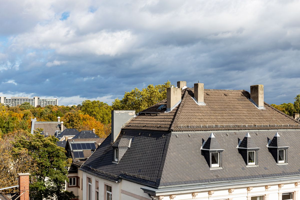 VON POLL IMMOBILIEN – Pressebericht – Herbststürme im Anmarsch: Immobilien jetzt wetterfest machen