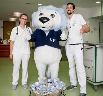VON POLL IMMOBILIEN – Pressebericht – LeoPoll besucht Darmstädter Kinderkliniken