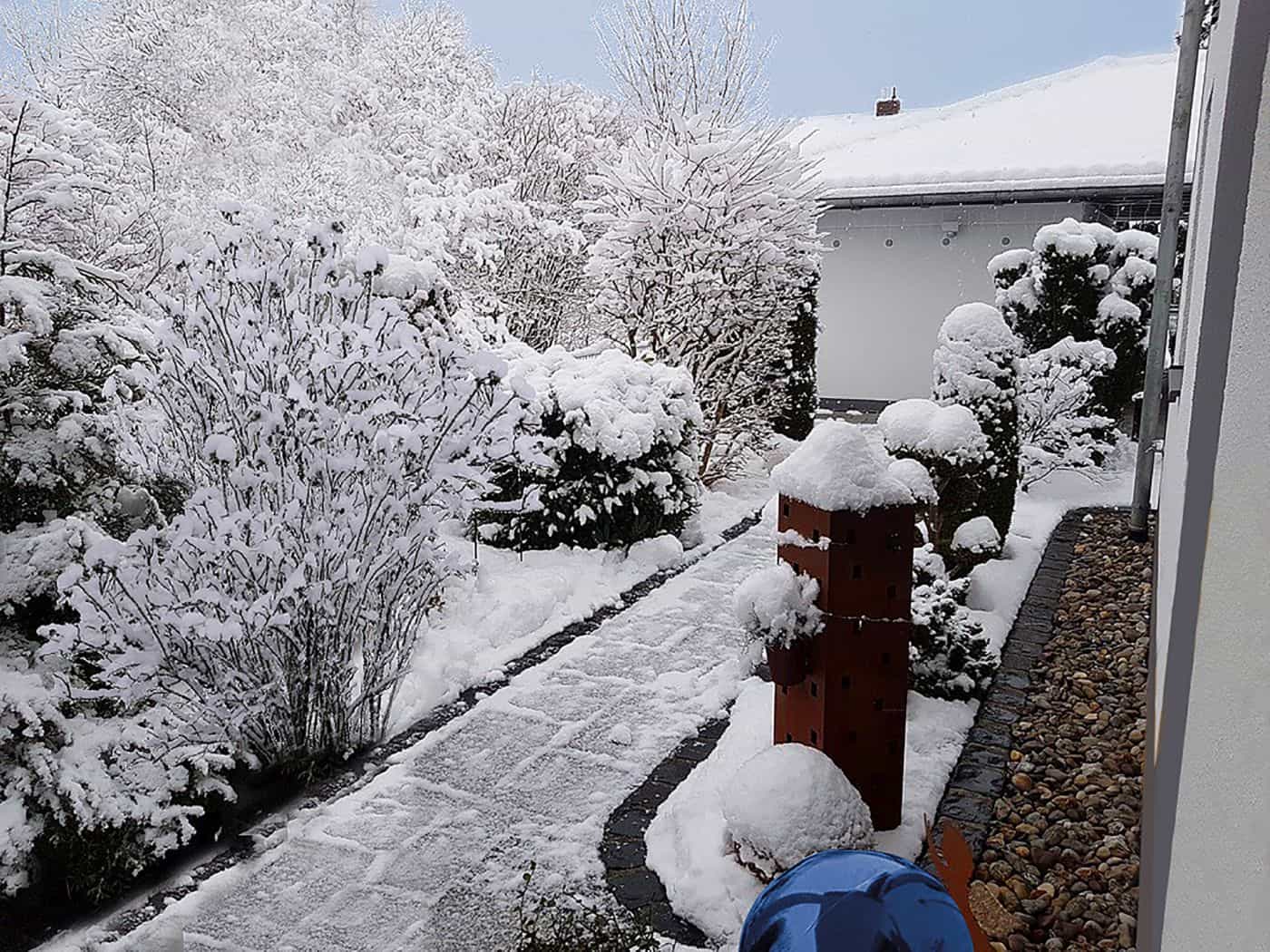 VON POLL IMMOBILIEN – Pressebericht – Räum- und Streupflicht bei Eis und Schnee: Was gilt für Eigentümer und Vermieter?
