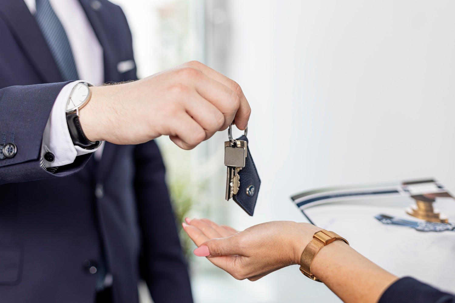 VON POLL IMMOBILIEN – Pressebericht – Immobilie verkaufen oder vermieten: Was ist sinnvoller?