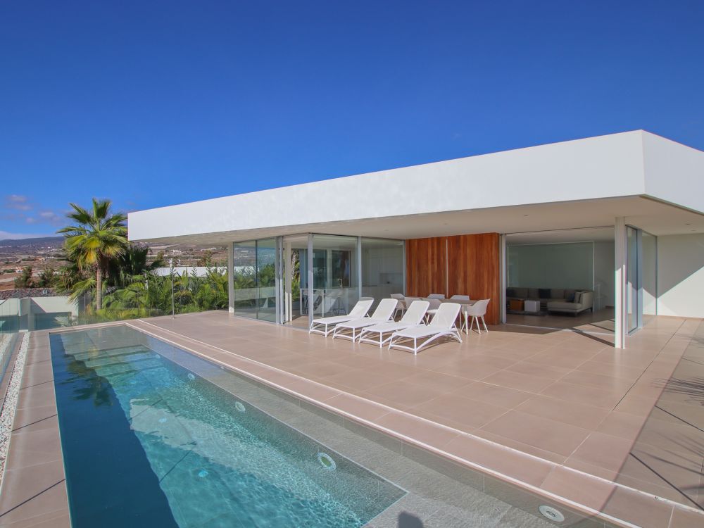 Elegante Neubauvilla auf Teneriffa mit Pool