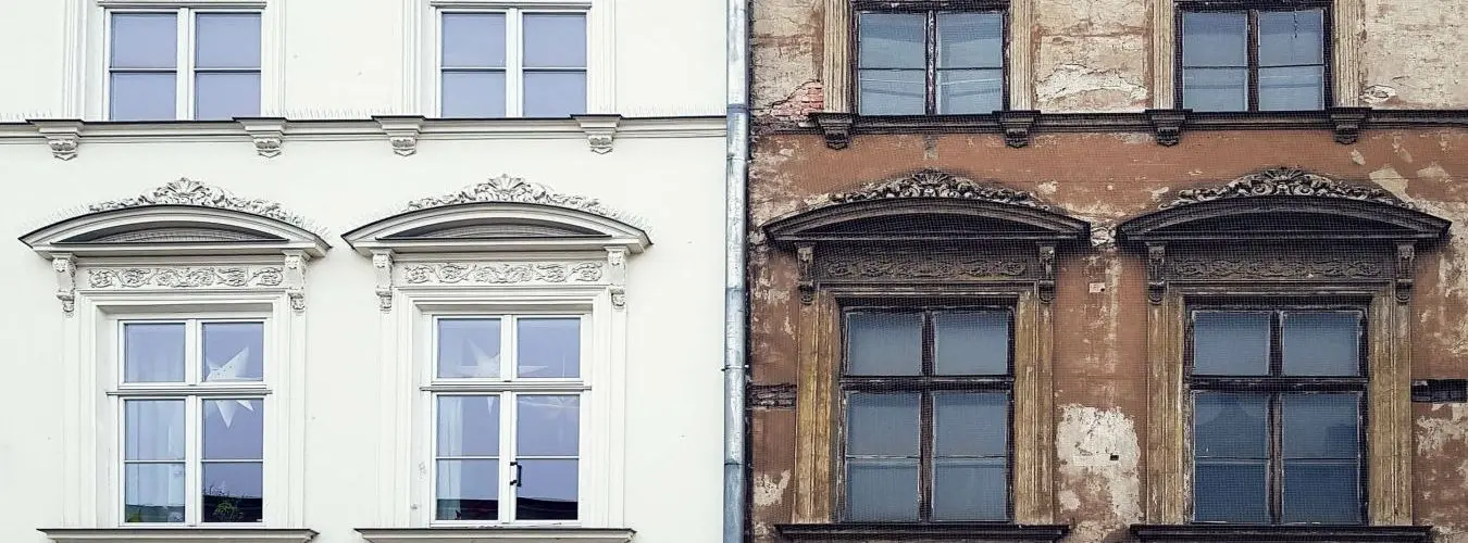 Vergleich zwischen sanierten und sanierungsbedürftigem Altbau